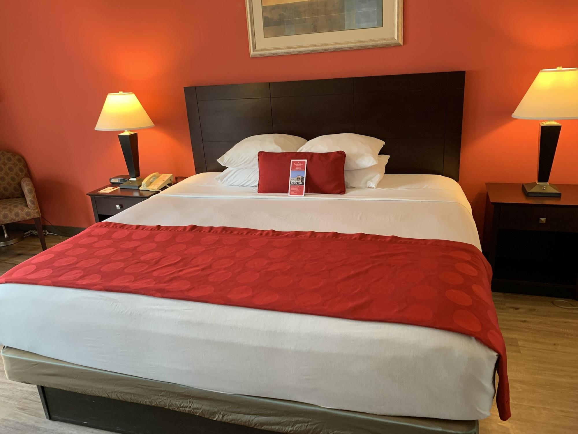 Hotel Ramada By Wyndham Newark/Wilmington Extérieur photo