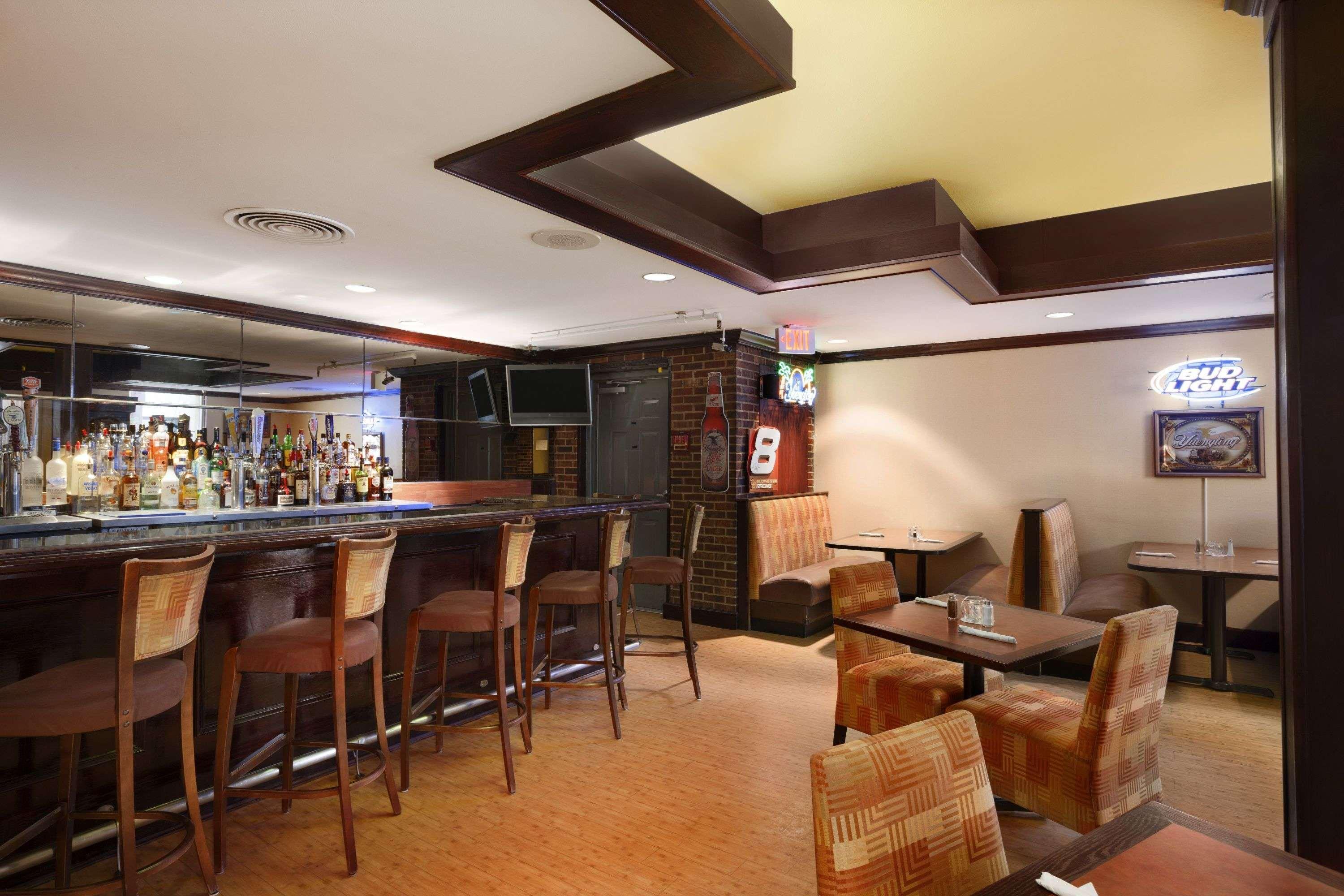 Hotel Ramada By Wyndham Newark/Wilmington Extérieur photo