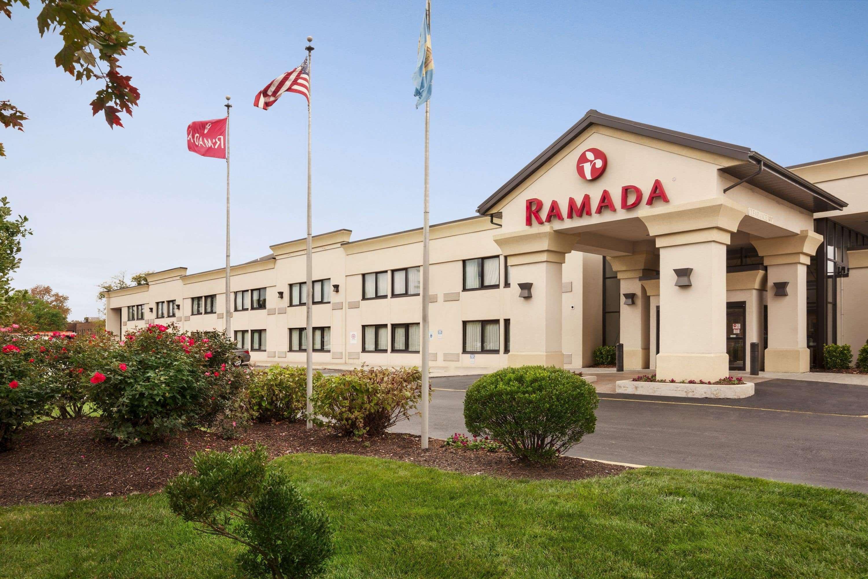 Hotel Ramada By Wyndham Newark/Wilmington Extérieur photo