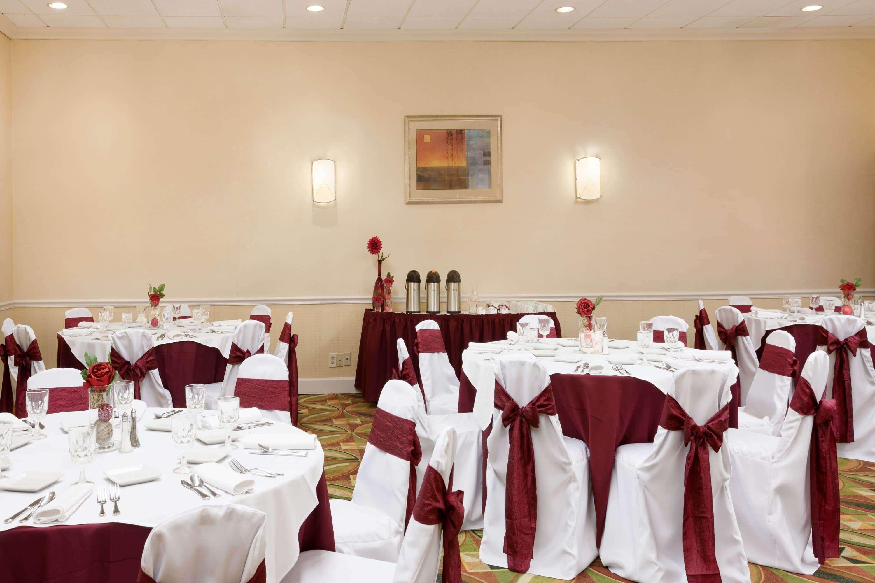 Hotel Ramada By Wyndham Newark/Wilmington Extérieur photo