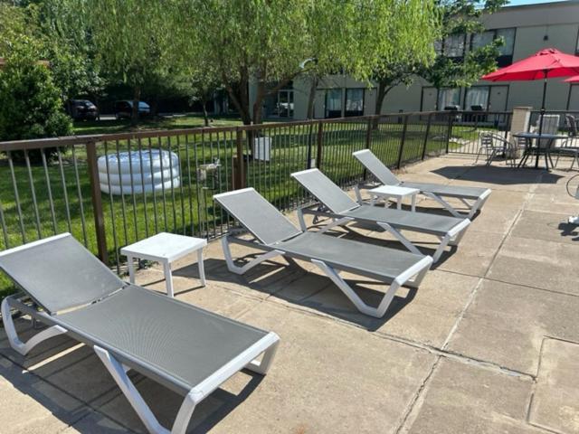 Hotel Ramada By Wyndham Newark/Wilmington Extérieur photo