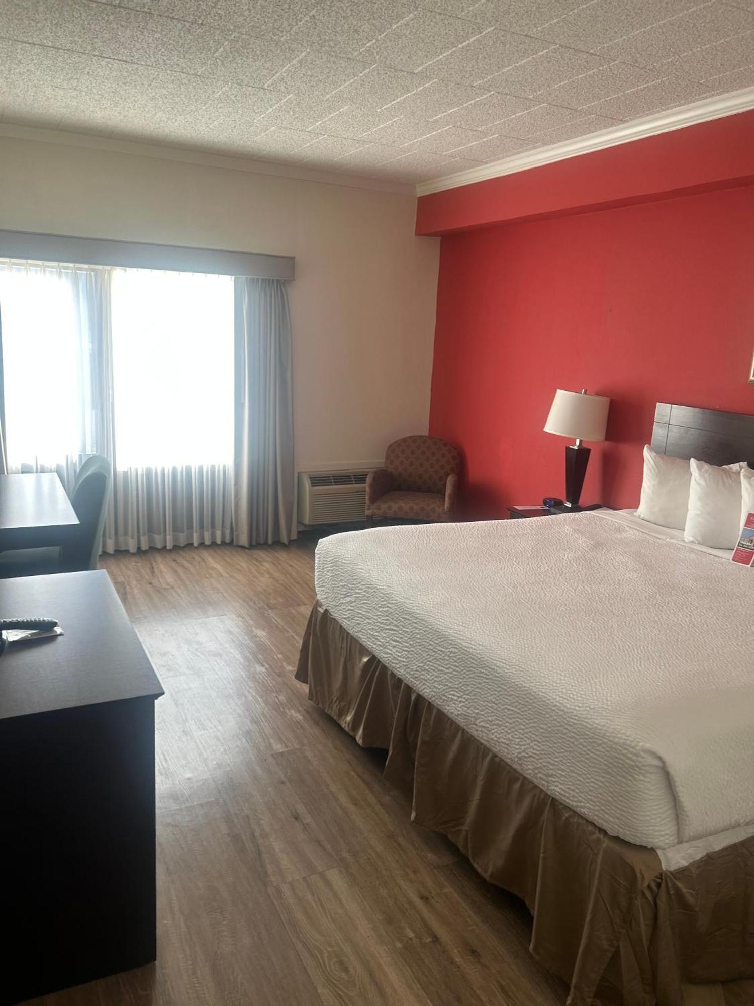 Hotel Ramada By Wyndham Newark/Wilmington Extérieur photo