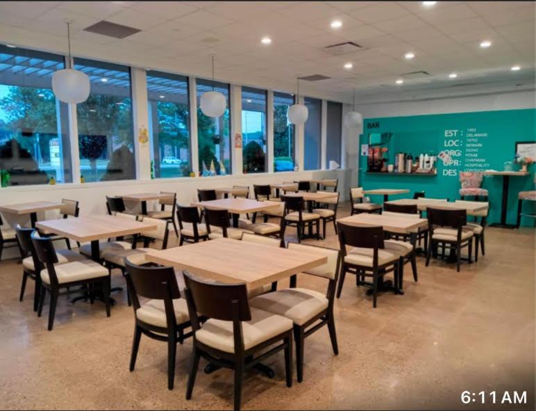 Hotel Ramada By Wyndham Newark/Wilmington Extérieur photo